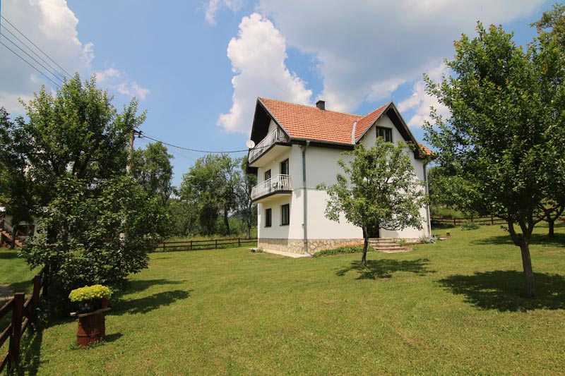 (Srpski jezik) Kuća pored jezera