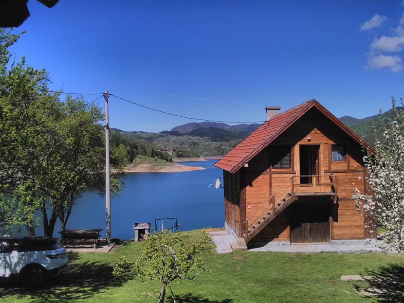 (Srpski jezik) Kuća na jezeru LAZIĆ