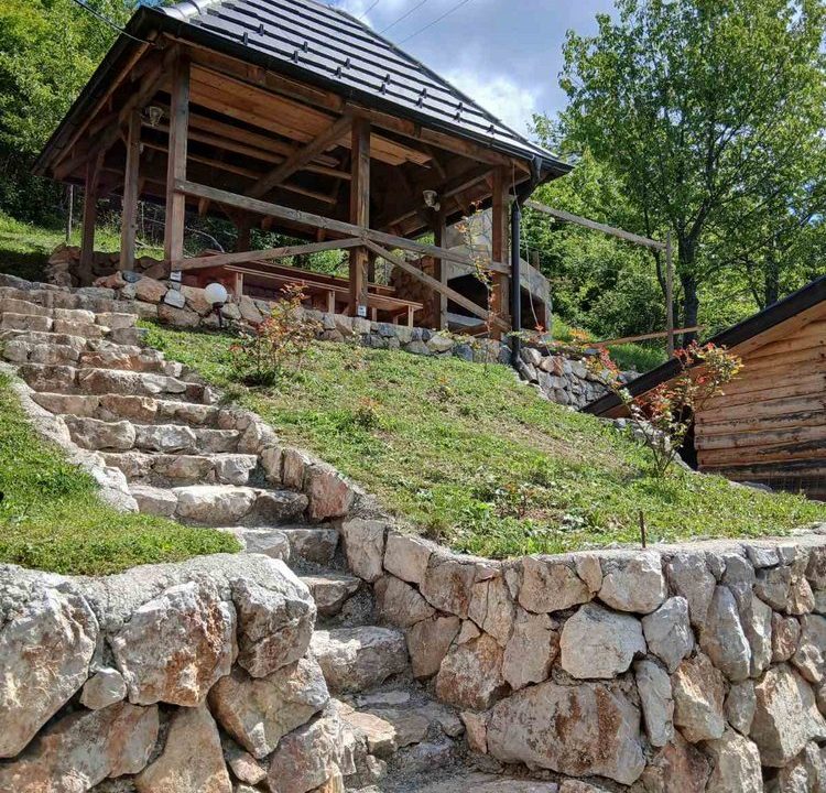 drvena-kuća-nada-tara-smeštaj-zaovine (1)