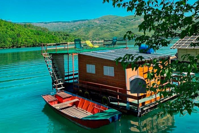 Rafts for vacation on Lake Perućac