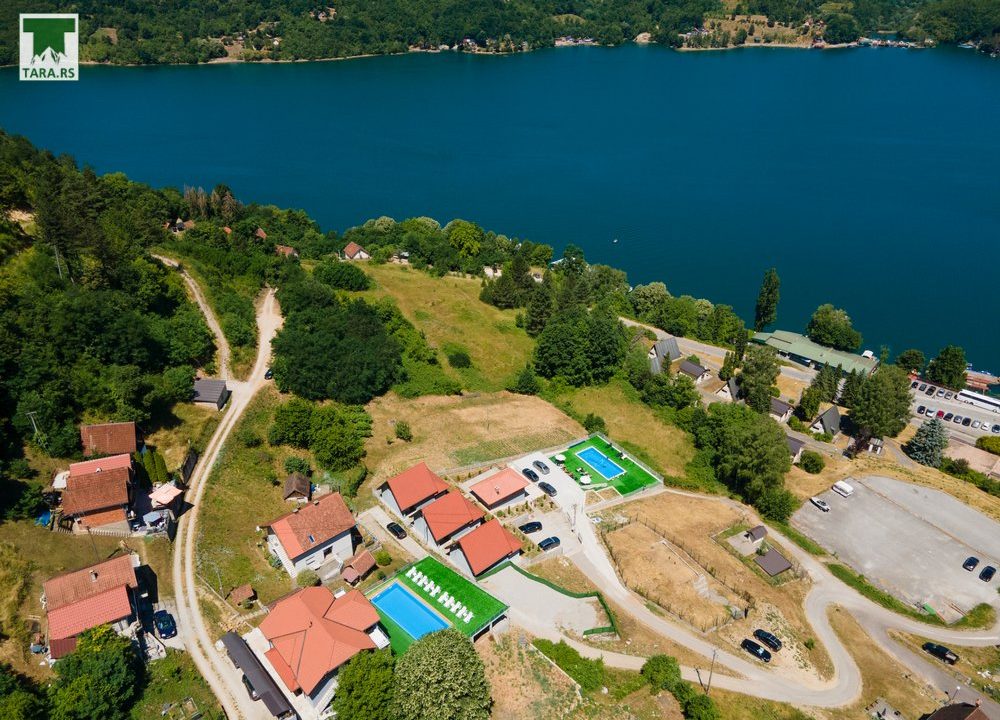 perućac-apartmani-drinska-priča-smeštaj-sa-bazenom (10)