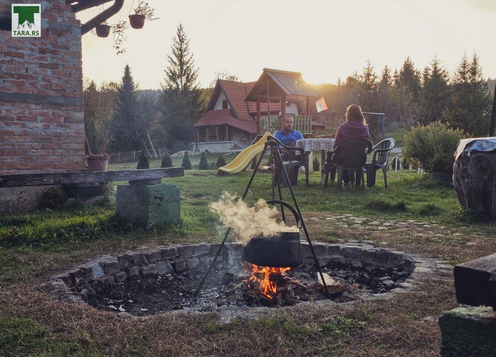 vikendica-miki-smeštaj-na-tari-osluša-5