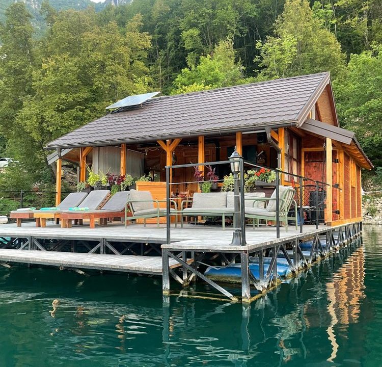 splav-panda-jezero-perućac-smeštaj-12