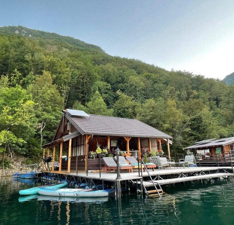 splav-panda-jezero-perućac-smeštaj-2