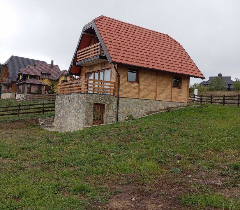 vikendica-tarska-tajna-perišić-planina-tara-1 (7)