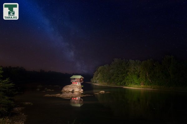 kućica na steni na reci drini bajina bašta drina tara (6)